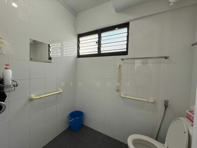 108 Bukit Batok West Avenue 6 HDB Flat For Sale at S$ 548,000 | PropertyGuru Singapore - Bathroom