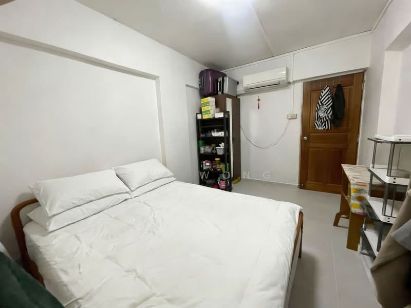 108 Bukit Batok West Avenue 6 HDB Flat For Sale at S$ 548,000 | PropertyGuru Singapore - Bedroom