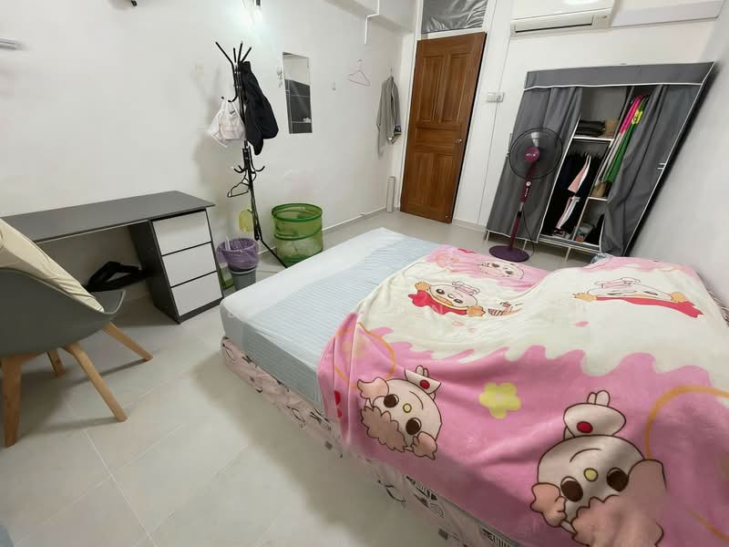 108 Bukit Batok West Avenue 6 HDB Flat For Sale at S$ 548,000 | PropertyGuru Singapore - Bedroom