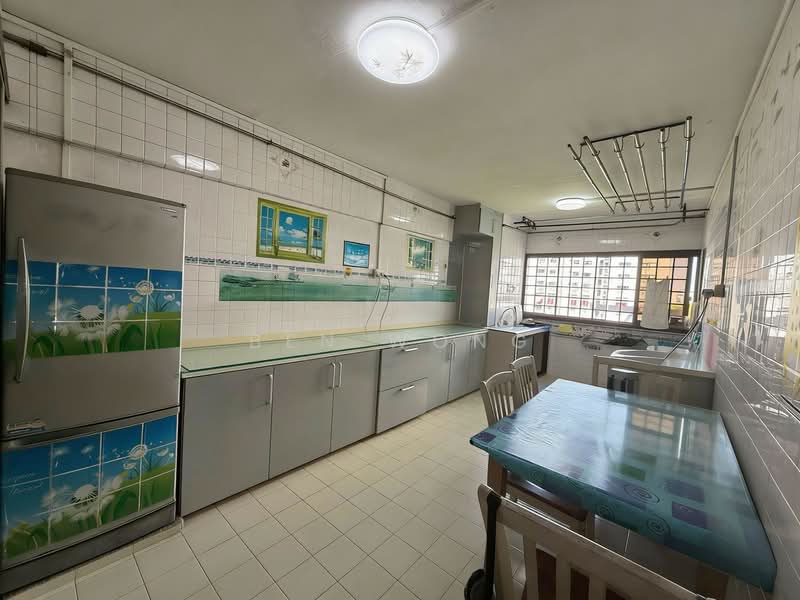 108 Bukit Batok West Avenue 6 HDB Flat For Sale at S$ 548,000 | PropertyGuru Singapore - Kitchen