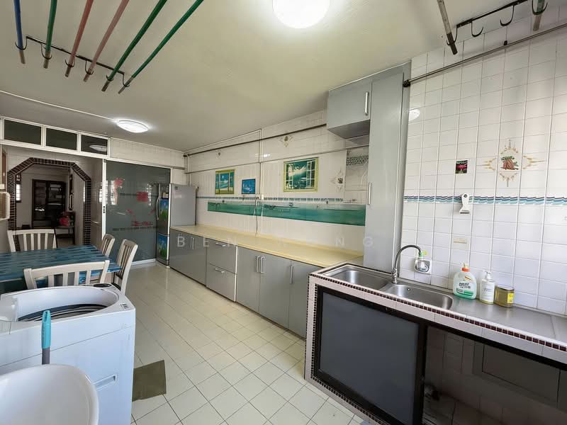108 Bukit Batok West Avenue 6 HDB Flat For Sale at S$ 548,000 | PropertyGuru Singapore - Kitchen