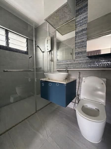 425 Fajar Road, 425 Fajar Road, 4 Bedrooms, 1,313 sqft, HDB Flat For Sale, by Semantha Soon, 500096604 - Master Bathroom - PropertyGuru.com.sg