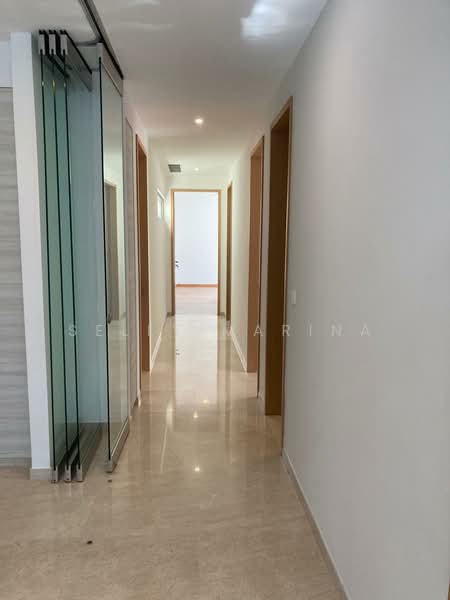 Buckley Classique Apartment For Sale at S$ 3,500,000 | PropertyGuru Singapore - Bright naturally-lit hallway