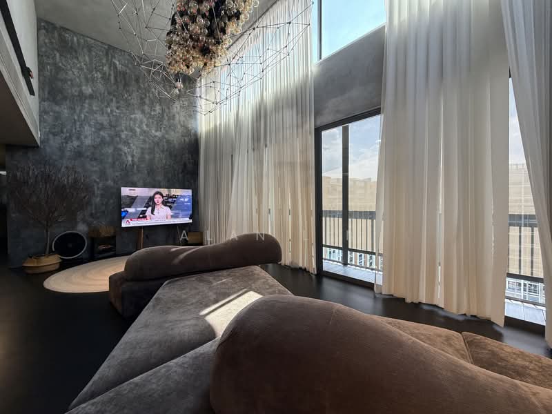 Coco Palms Condominium For Sale at S$ 4,150,000 | PropertyGuru Singapore - Living Room