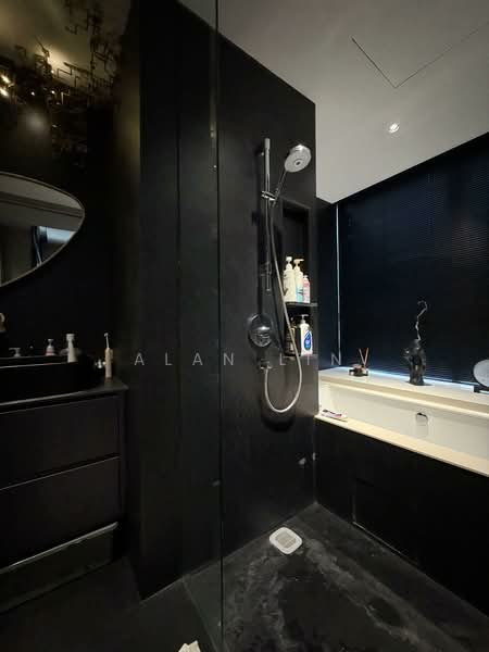 Coco Palms Condominium For Sale at S$ 4,150,000 | PropertyGuru Singapore - Bathroom