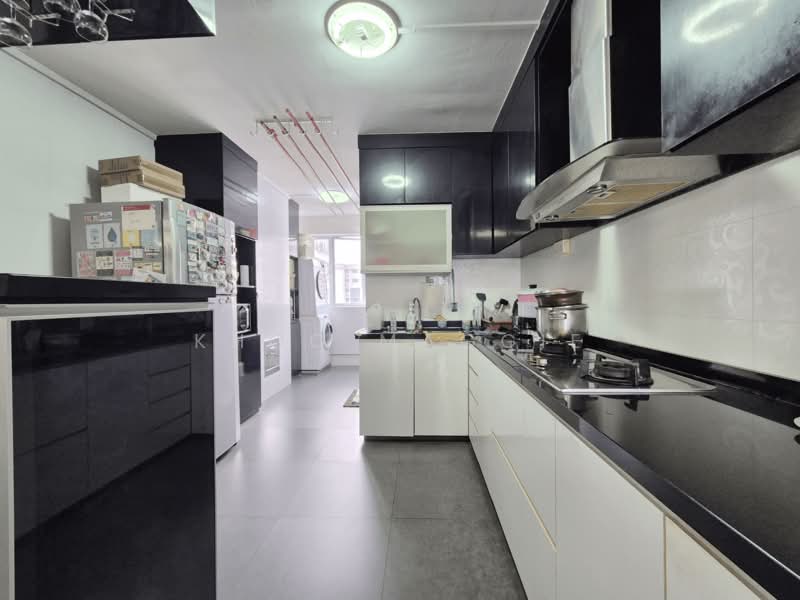 428 Pasir Ris Drive 6 HDB Flat For Sale at S$ 710,000 | PropertyGuru Singapore - Kitchen