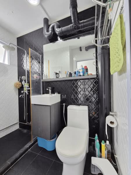 428 Pasir Ris Drive 6 HDB Flat For Sale at S$ 710,000 | PropertyGuru Singapore - Bathroom