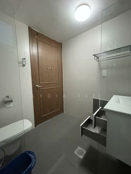 Central Imperial Condominium For Sale at S$ 1,200,000 | PropertyGuru Singapore - Bathroom