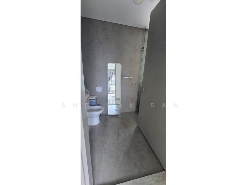 Stratum, 80 Elias Road, 2 Bedrooms, 776 sqft, Condominium For Rent, by Ang San San, 500096647 - Bathroom - PropertyGuru.com.sg