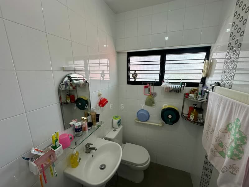 106 Yishun Ring Road HDB Flat For Sale at S$ 430,000 | PropertyGuru Singapore - Bathroom