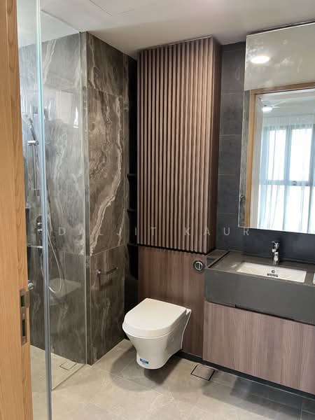Midwood Condominium For Sale at S$ 1,648,800 | PropertyGuru Singapore - Lovely Bathroom with windows 