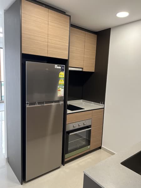 Midwood Condominium For Sale at S$ 1,648,800 | PropertyGuru Singapore - Well-equipped  Kitchen