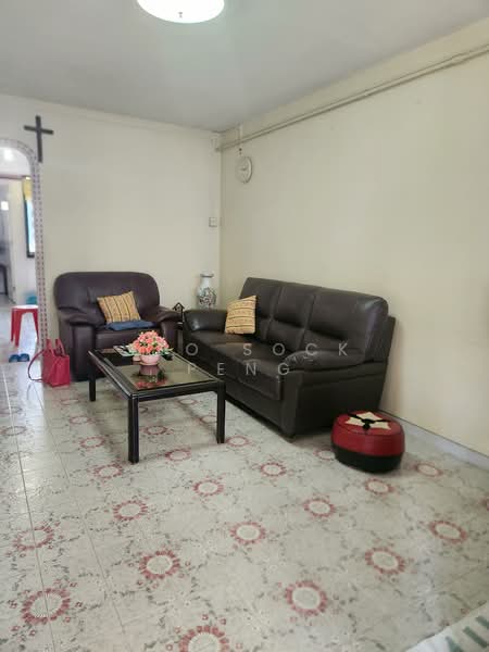 57 Lorong 5 Toa Payoh HDB Flat For Sale at S$ 328,000 | PropertyGuru Singapore - Living Room
