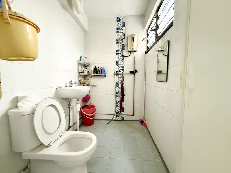 347 Woodlands Avenue 3, 347 Woodlands Avenue 3, 3 Bedrooms, 904 sqft, HDB Flat For Rent, by Jaselle Goh, 500096661 - Bathroom - PropertyGuru.com.sg