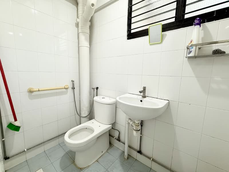 347 Woodlands Avenue 3, 347 Woodlands Avenue 3, 3 Bedrooms, 904 sqft, HDB Flat For Rent, by Jaselle Goh, 500096661 - Bathroom - PropertyGuru.com.sg