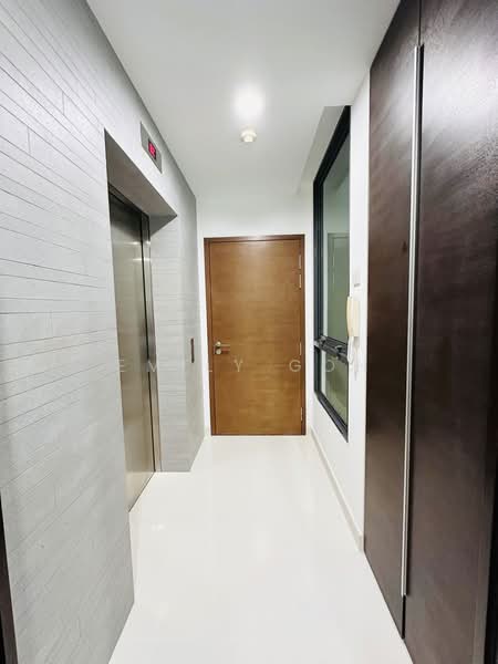 The Suites @ Central, 57-57A Devonshire Road, 1 Bedroom, 657 sqft, Condominium For Rent, by Emily Goh, 500096674 - Private lift  - PropertyGuru.com.sg