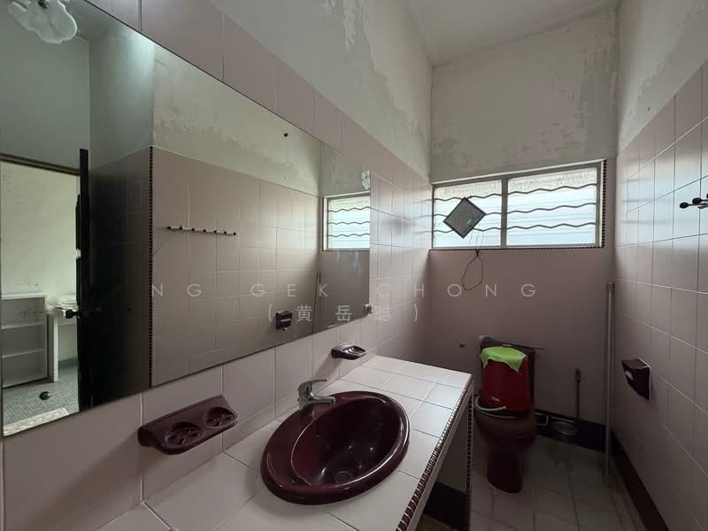 Sommerville Road, Sommerville Road, 5 Bedrooms, 3,000 sqft, Semi-Detached House For Rent, by Ng Gek Chong (黄岳聪), 500096682 - Bathroom - PropertyGuru.com.sg