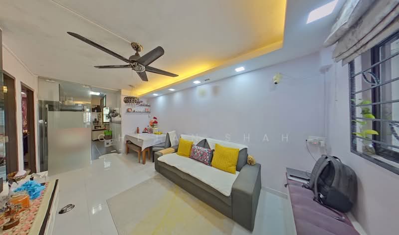 81 Commonwealth Close, 81 Commonwealth Close, 2 Bedrooms, 646 sqft, HDB Flat For Sale, by Chetan Shah, 500096687 - Living Room - PropertyGuru.com.sg