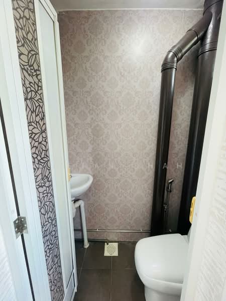 81 Commonwealth Close, 81 Commonwealth Close, 2 Bedrooms, 646 sqft, HDB Flat For Sale, by Chetan Shah, 500096687 - Bathroom - PropertyGuru.com.sg