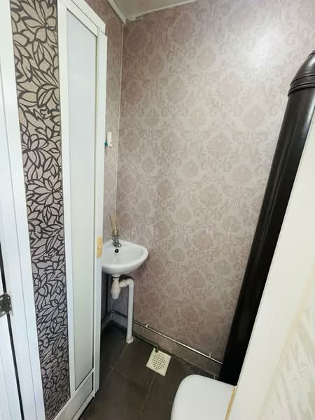 81 Commonwealth Close, 81 Commonwealth Close, 2 Bedrooms, 646 sqft, HDB Flat For Sale, by Chetan Shah, 500096687 - Bathroom - PropertyGuru.com.sg