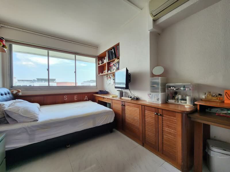 487C Tampines Street 45 HDB Flat For Sale at S$ 650,000 | PropertyGuru Singapore - Bedroom