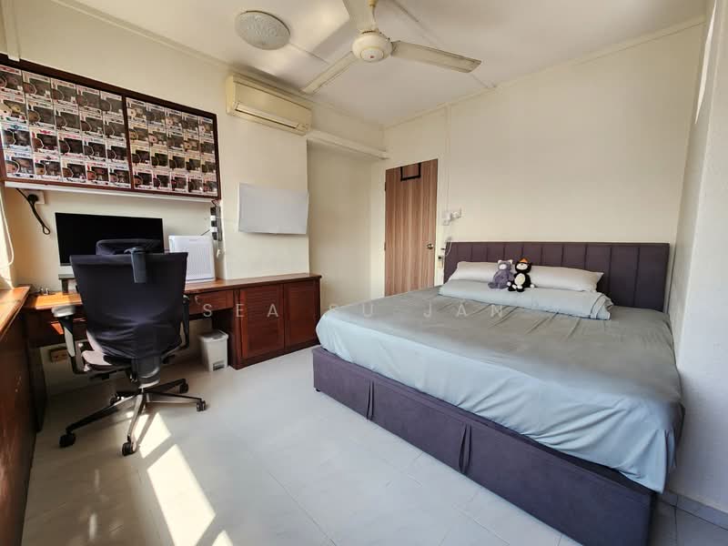 487C Tampines Street 45 HDB Flat For Sale at S$ 650,000 | PropertyGuru Singapore - Bedroom