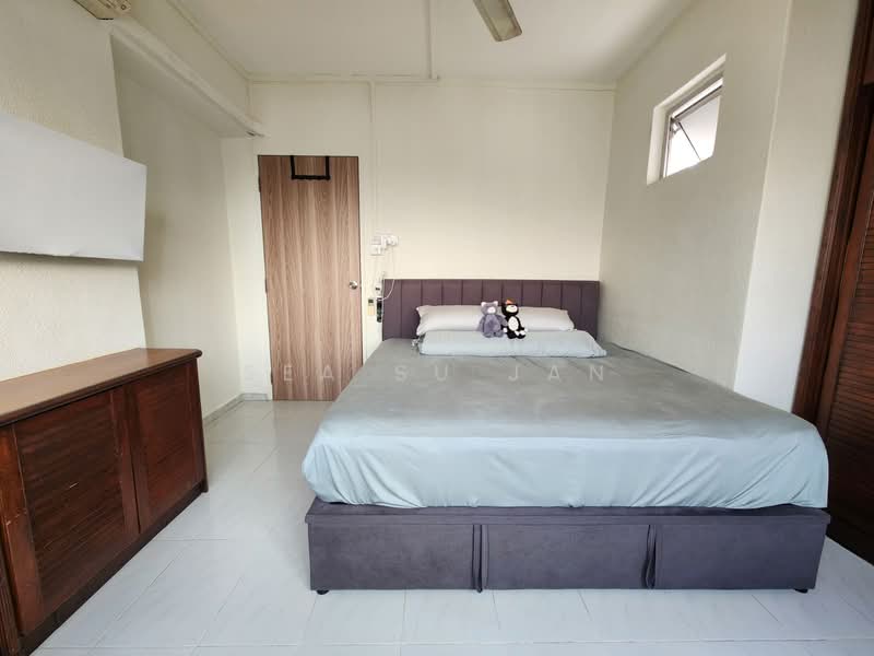 487C Tampines Street 45 HDB Flat For Sale at S$ 650,000 | PropertyGuru Singapore - Bedroom