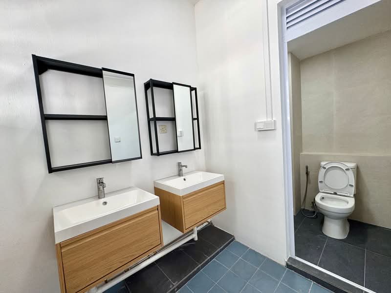 Lion Towers, 2 Essex Road, Room Rental, 300 sqft, Condominium For Rent, by Fayth Tok, 500096720 - Bathroom - PropertyGuru.com.sg