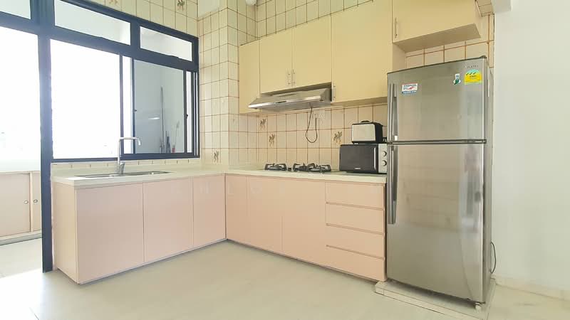 Lakepoint Condo, 2 Lakepoint Drive, 2 Bedrooms, 1,001 sqft, Condominium For Sale, by Chloe Lim, 500096721 - Kitchen - PropertyGuru.com.sg