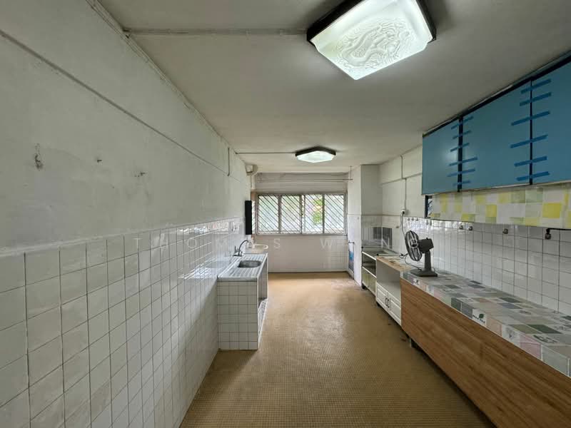 10 Gloucester Road, 10 Gloucester Road, 2 Bedrooms, 721 sqft, HDB Flat For Sale, by Thomas Wong, 500096731 - Kitchen - PropertyGuru.com.sg