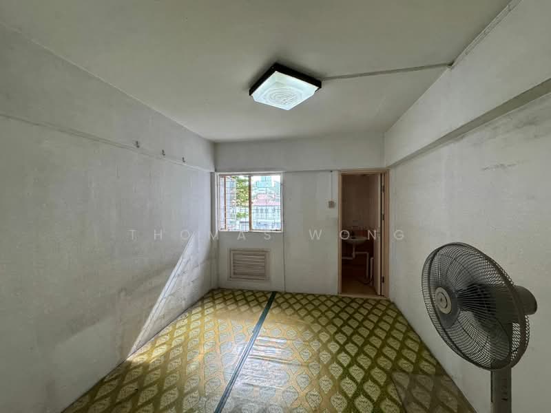10 Gloucester Road, 10 Gloucester Road, 2 Bedrooms, 721 sqft, HDB Flat For Sale, by Thomas Wong, 500096731 - Master Bedroom - PropertyGuru.com.sg