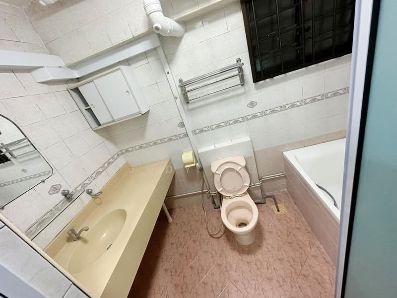 520 Woodlands Drive 14, 520 Woodlands Drive 14, 4 Bedrooms, 1,345 sqft, HDB Flat For Rent, by Judy Liu, 500096736 - Bathroom - PropertyGuru.com.sg