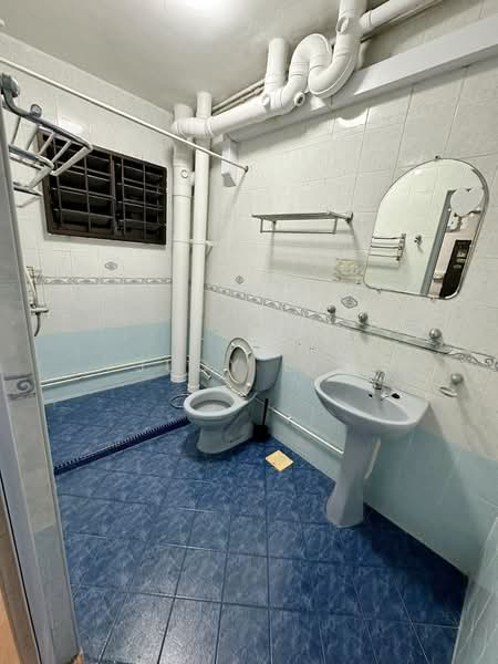 520 Woodlands Drive 14, 520 Woodlands Drive 14, 4 Bedrooms, 1,345 sqft, HDB Flat For Rent, by Judy Liu, 500096736 - Bathroom - PropertyGuru.com.sg