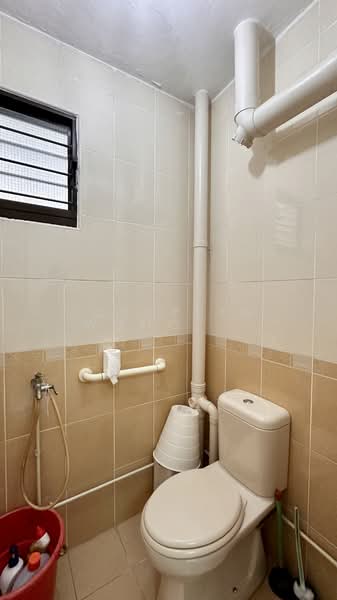 129 Marsiling Rise HDB Flat For Sale at S$ 379,000 | PropertyGuru Singapore - Bathroom