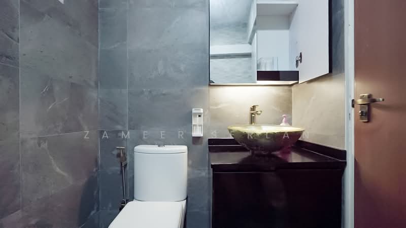 623A Punggol Central HDB Flat For Sale at S$ 700,000 | PropertyGuru Singapore - Master Bathroom