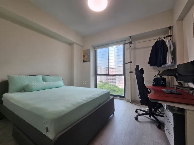 Regentville Condominium For Sale at S$ 1,600,000 | PropertyGuru Singapore - Master Bedroom