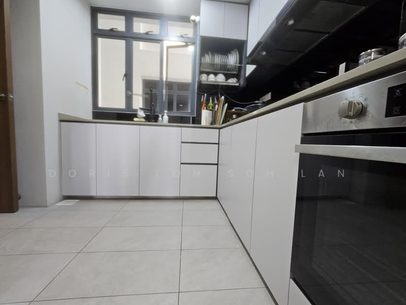Regentville Condominium For Sale at S$ 1,600,000 | PropertyGuru Singapore - Kitchen