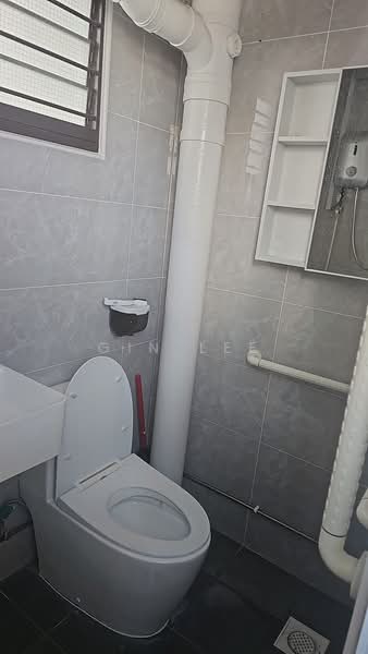 124 Simei Street 1, 124 Simei Street 1, 3 Bedrooms, 904 sqft, HDB Flat For Rent, by Gin Lee, 500096754 - Bathroom - PropertyGuru.com.sg