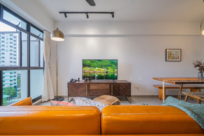 309B Anchorvale Road HDB Flat For Sale at S$ 720,000 | PropertyGuru Singapore - Living Room
