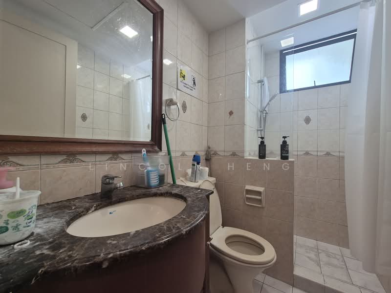 Simei Green Condominium Condominium For Sale at S$ 1,180,000 | PropertyGuru Singapore - Bathroom