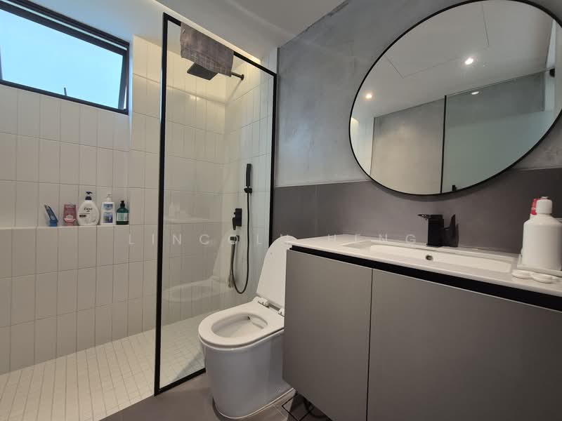 Simei Green Condominium Condominium For Sale at S$ 1,180,000 | PropertyGuru Singapore - Bathroom