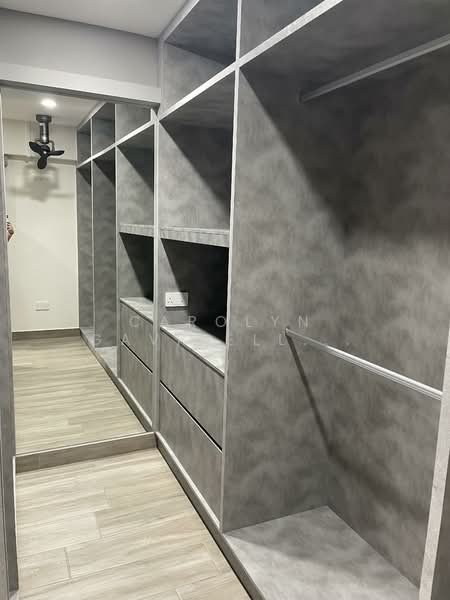 Master Walk-in Wardrobe 