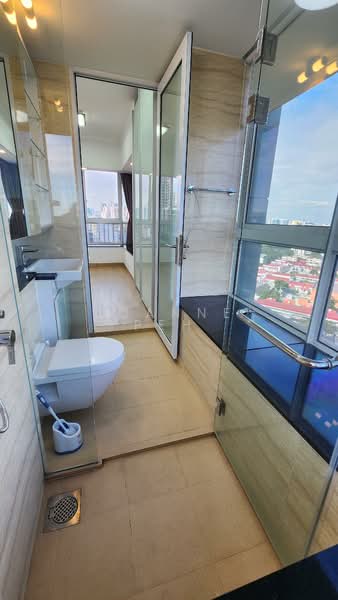 The Regency at Tiong Bahru Condominium For Sale at S$ 3,450,000 | PropertyGuru Singapore - Bathroom