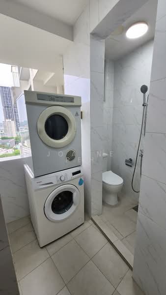 The Regency at Tiong Bahru Condominium For Sale at S$ 3,450,000 | PropertyGuru Singapore - Bathroom