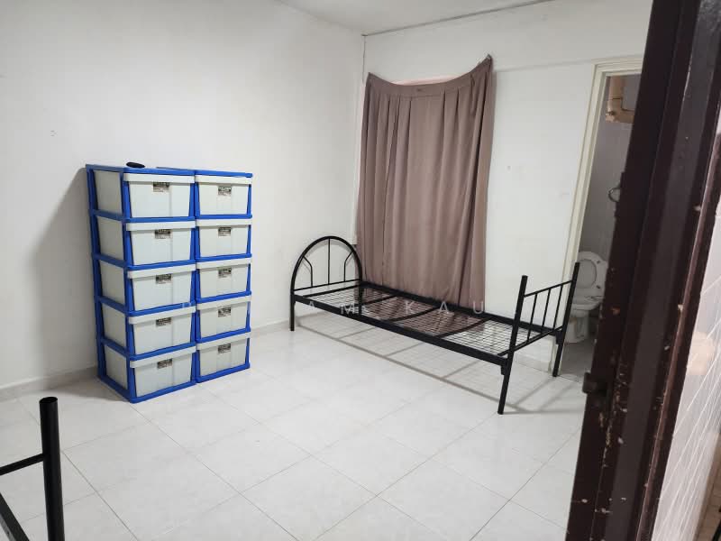 117 Potong Pasir Avenue 1, 117 Potong Pasir Avenue 1, 2 Bedrooms, 721 sqft, HDB Flat For Sale, by Pritam Kaur, 500096768 - Master Bedroom - PropertyGuru.com.sg