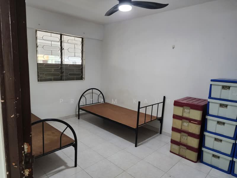 117 Potong Pasir Avenue 1, 117 Potong Pasir Avenue 1, 2 Bedrooms, 721 sqft, HDB Flat For Sale, by Pritam Kaur, 500096768 - Common Bedroom - PropertyGuru.com.sg
