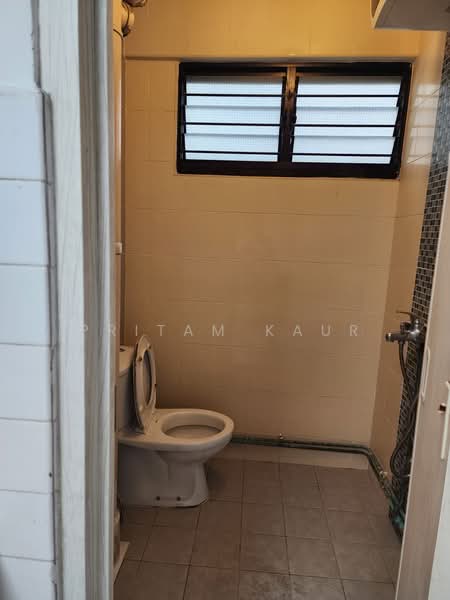117 Potong Pasir Avenue 1, 117 Potong Pasir Avenue 1, 2 Bedrooms, 721 sqft, HDB Flat For Sale, by Pritam Kaur, 500096768 - Common Bathroom - PropertyGuru.com.sg