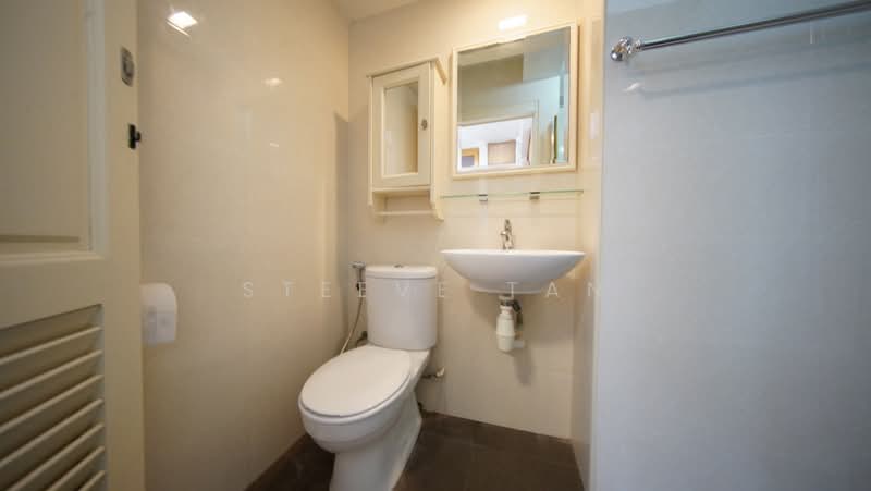 Queensberry Lodge, 11 Shanghai Road, 1 Bedroom, 614 sqft, Apartment For Rent, by Steeve Tan, 500096773 - Bathroom - PropertyGuru.com.sg