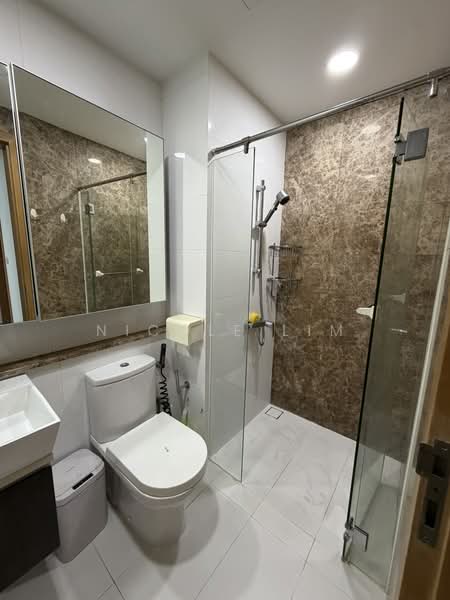 Eight Courtyards, 12 Canberra Drive, 3 Bedrooms, 1,087 sqft, Condominium For Rent, by Nicole Lim, 500096782 - Bathroom - PropertyGuru.com.sg