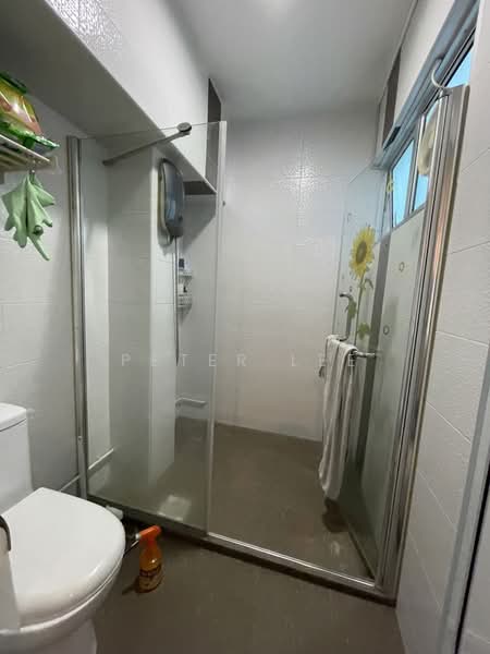 105 Towner Road HDB Flat For Sale at S$ 680,000 | PropertyGuru Singapore - Bathroom